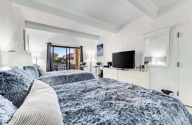 Cozy Studio in the Heart of Scottsdale W/Free WiFi, Private Patio, & Shared Pool