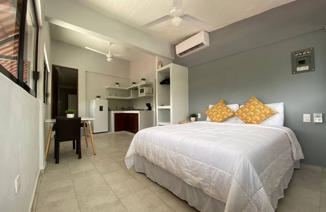 Cozy studio, just remodeld ideal for couples, nomads, remote work, A/C free WiFi