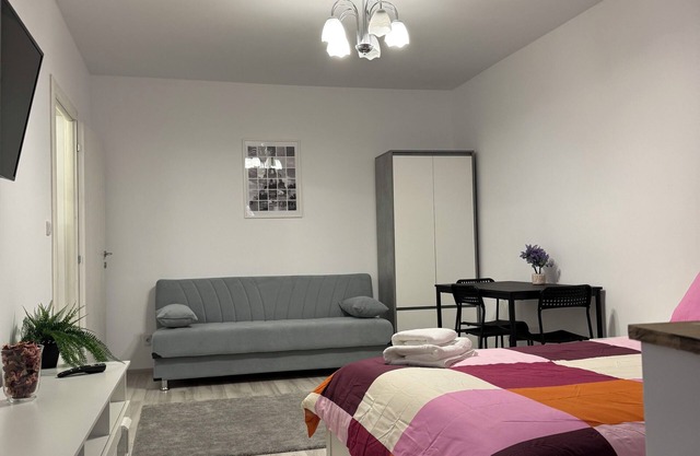 Cozy Studio Near Titan Park -Ideal for Your Stay!