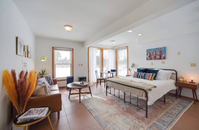 Cozy Studio on Secluded 55 Acres w/Fire Pit!