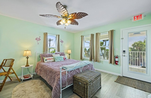 Cozy Studio Retreat Above Cedar Key Island Bakery