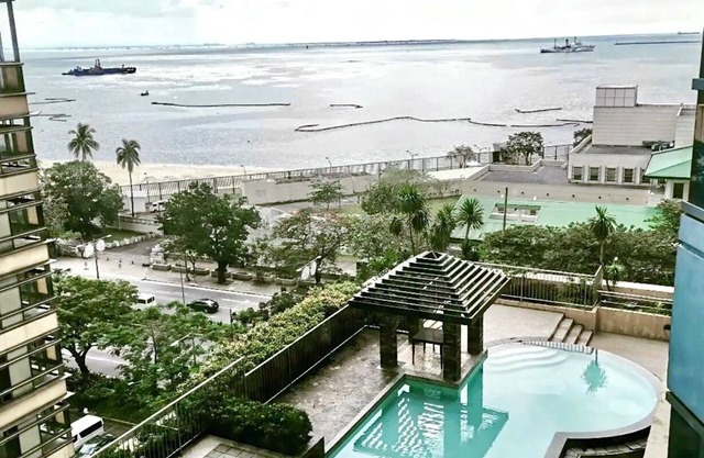 Cozy Studio unit @Grand Riviera Suites- in front of Manila Bay