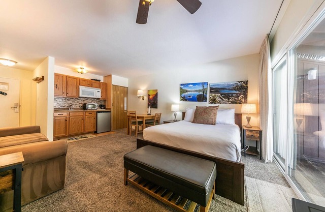Cozy Studio w/Kitchenette and Balcony #212 at Donner Lake Village