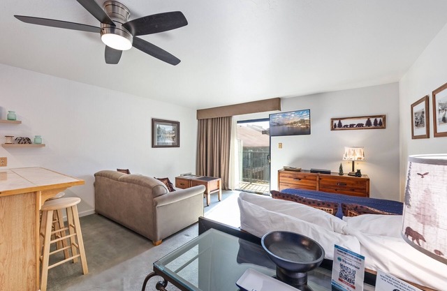 Cozy Studio w/Partial Lake view #223 at Donner Lake Village