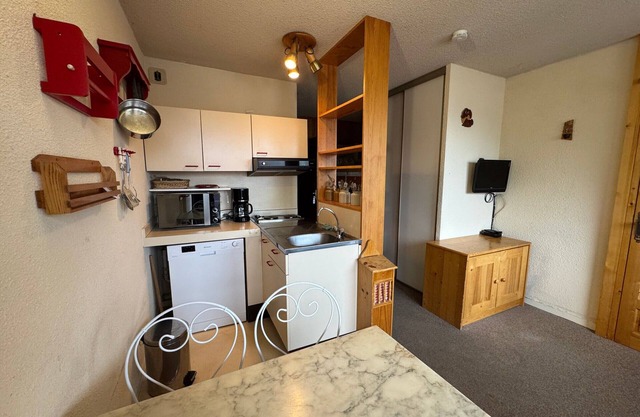 Cozy Studio with Mountain Area · Ski-in/Ski-out · Private Ski Locker
