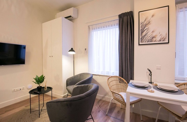 Cozy studio within walking distance of the beach