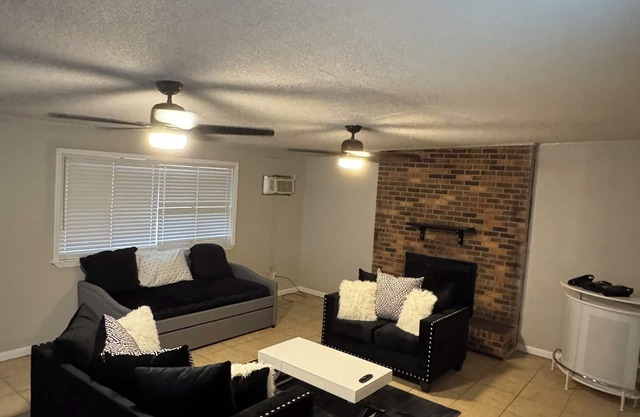 ’COZY &STYLISH RETREAT IN SLIDELL 5-STAR COMFORT”!
