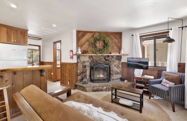 Cozy Sugar Chalet Mountain Retreat in Big Bear