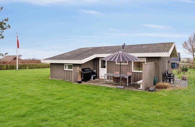 Cozy summer house close to the beach