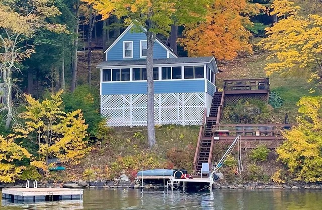 Cozy Swimming Hole cabin on Lake Morey