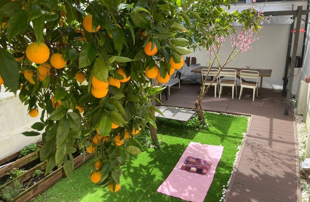 Cozy T2 Flat + Garden @ Lisbon's chicest districtn
