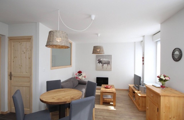 Cozy T2 with WiFi, Ski Storage, Near Thermal Shuttle, Mont-Dore