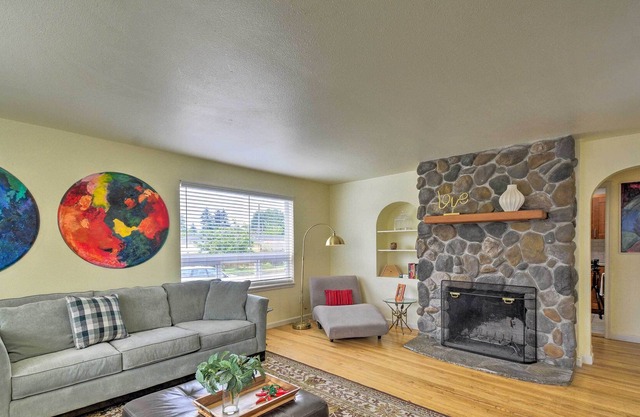 Cozy Tacoma Home: Close to Beaches & Boating!