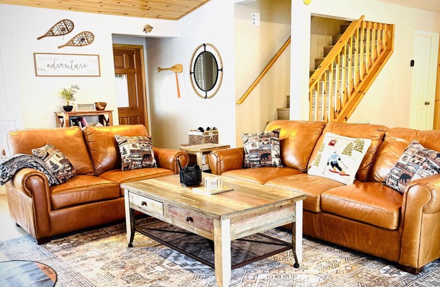 Cozy Tahoe Vista home with fireplace, furnished deck, & forest view