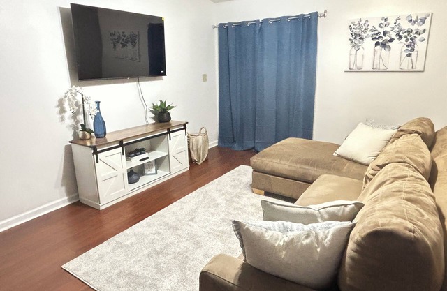 Cozy Tallahassee Townhome- Minutes from FSU, FAMU & TSC-flexible pricing