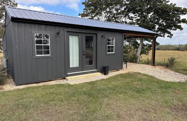Cozy.The Cottage at Savannah! Perfect for 1-2 people.