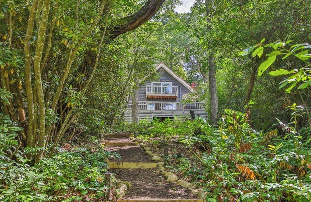 Cozy three bed home in Mirror Lake area just outside of a mile from downtown