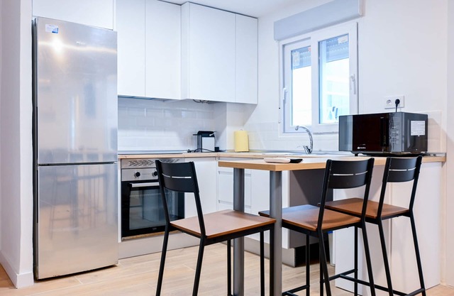 Cozy three-bedroom apartment with balcony in Villaverde