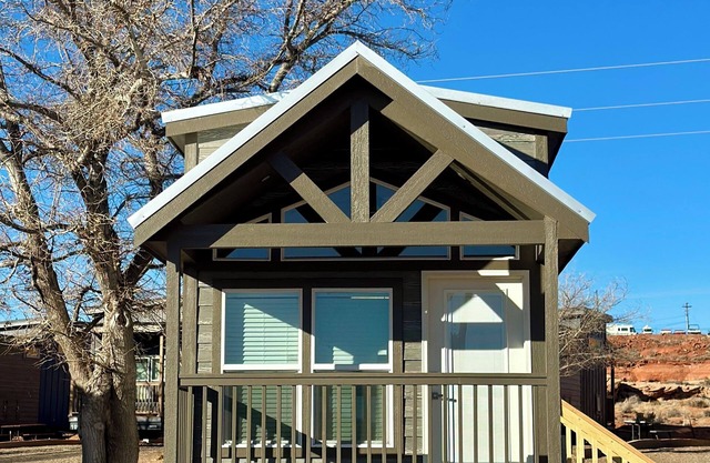Cozy Tiny Home King Room #19B