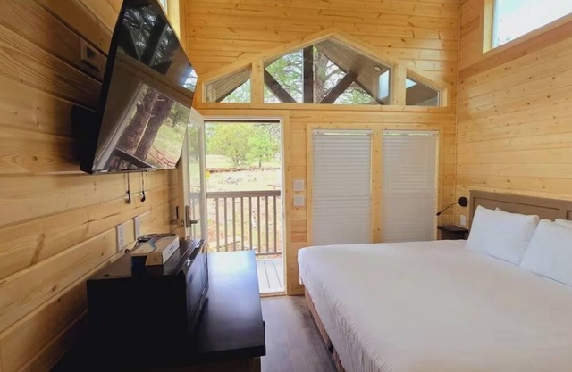 Cozy Tiny Home King Room #24A