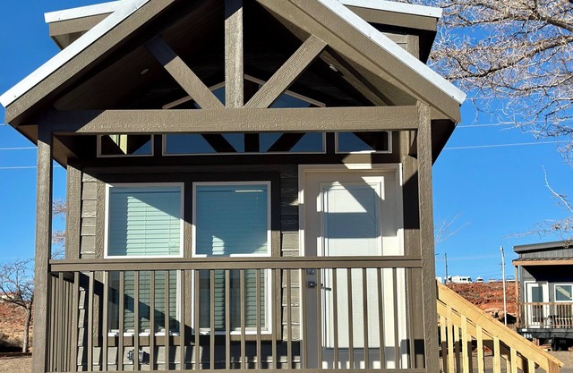 Cozy Tiny Home King Room #22B