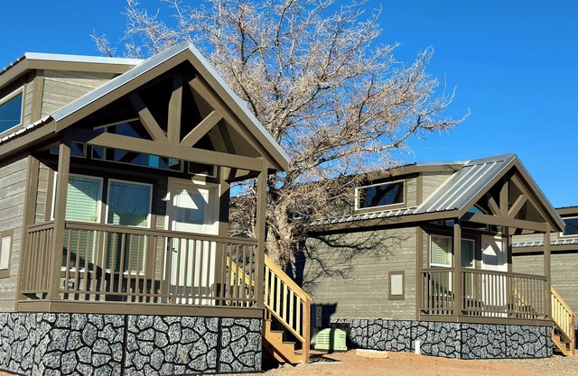 Cozy Tiny Home King Room #25B