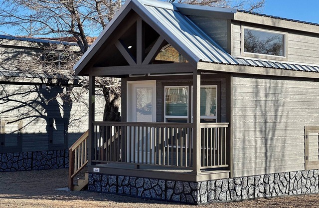 Cozy Tiny Home King Room #25C
