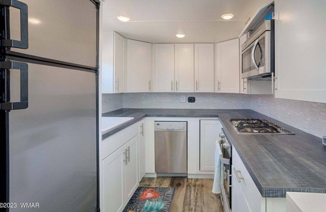 Cozy Tiny Home located in the heart of Pinetop Lakeside Arizona.