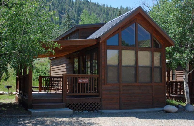 Cozy "Tiny Home" style Cabin Perfect for Couples and Families