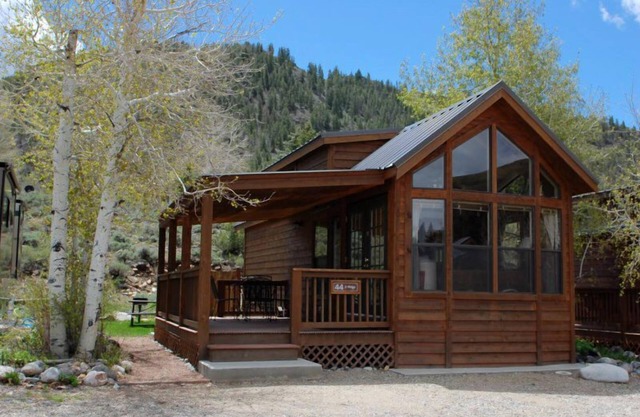 Cozy "Tiny Home" style Cabin Perfect for Couples and Families