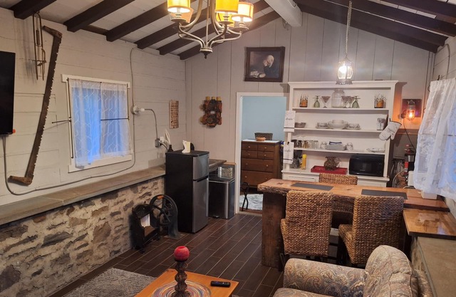 Cozy tiny log cabin on 14 acres