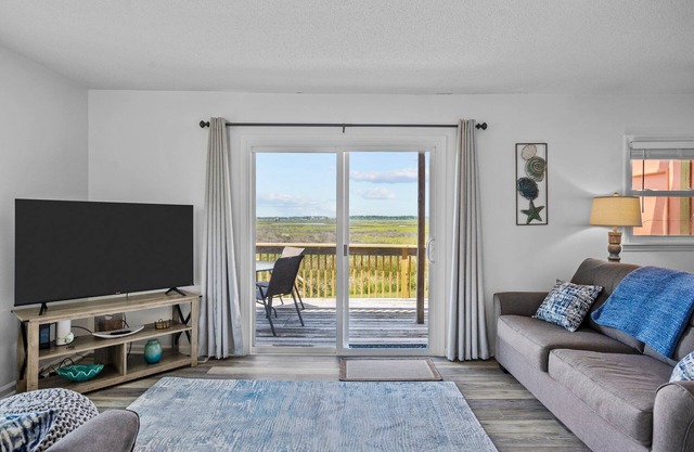 Cozy Townhouse w/Beach Access & Intracoastal View