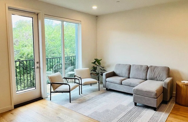 Cozy Townhome In East Austin With A Dedicated Workspace - Central To Key Spots!