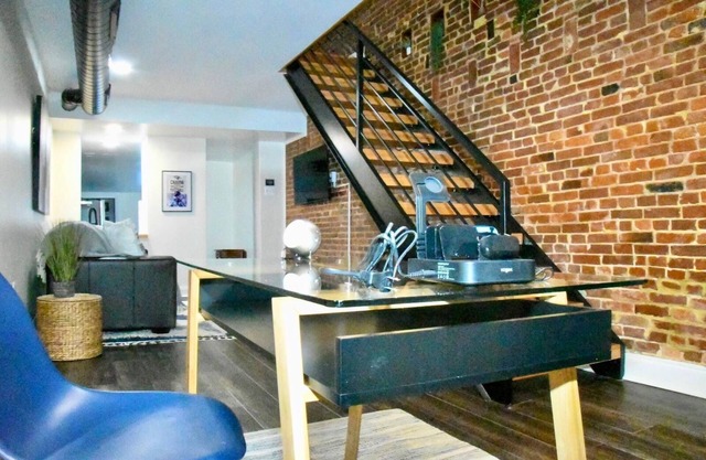 Cozy townhome located in Baltimore historic Federal Hill