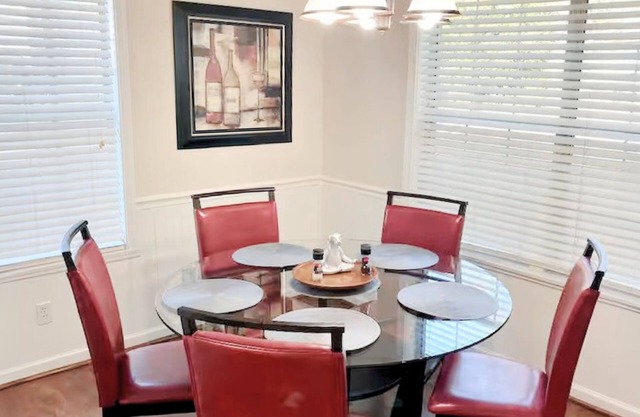 Cozy Townhome Tuscaloosa, 2-Bedroom, Walk to Campus Stadium & Downtown Strip