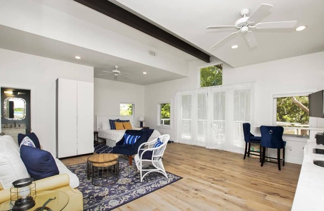 Cozy Treetop Studio on Oceanfront Property with Pool and Boat Basin
