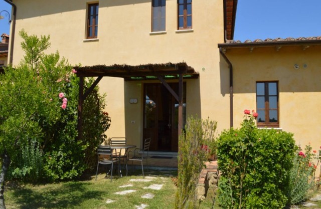Cozy Tuscan countryside escape