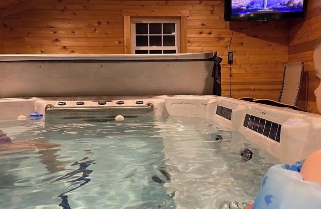 Cozy twin and full bed cabin complete with WiFi, fitness room in superb Aladdin