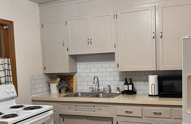 Cozy two bedroom, fully furnished apartment