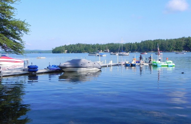 Cozy two bedroom cottage on Lake Winnipesaukee! BREATH TAKING SUNSETS
