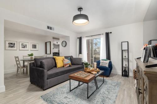 Cozy UF Condo - Near Shands UF VA on Archer Road !