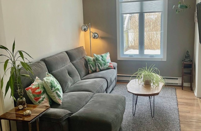 Cozy unique house by the Gatineau Park minutes from downtown Ottawa.