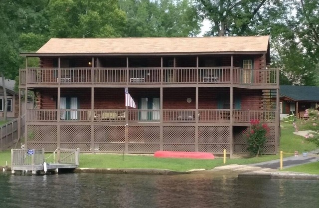 COZY UNIT #1 WATERFRONT LOG CABIN