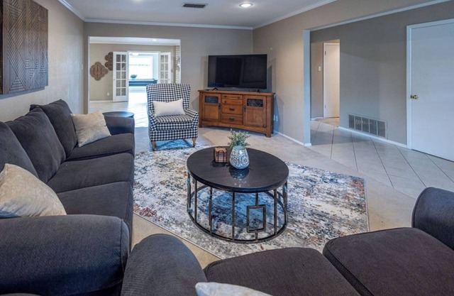 Cozy up to Midland house.