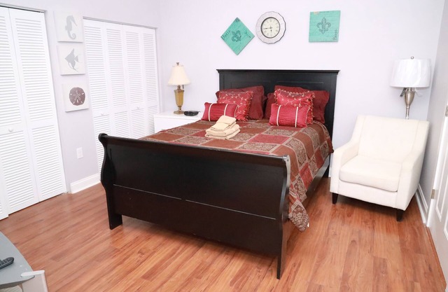 Cozy Urban Getaway Experience in Downtown Gastonia!"