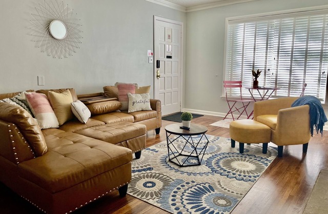 Cozy Urban Oasis