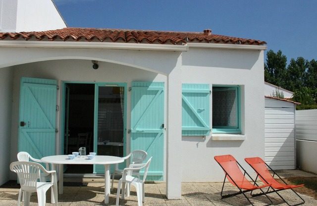 Cozy Vacation Home Near Beach with Private Garden and Parking