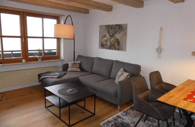 Cozy vacation apartment with large balcony. Mountain view included.