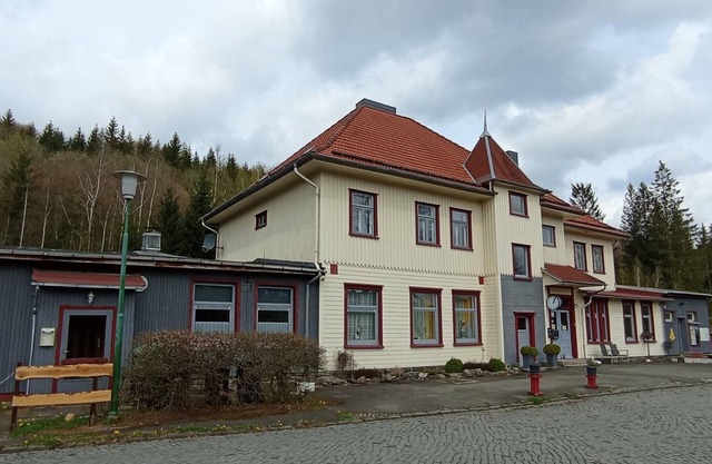 Cozy vacation apartment in a historic station building.