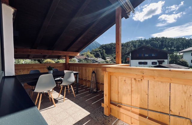 Cozy vacation apartment with balcony and mountain view
